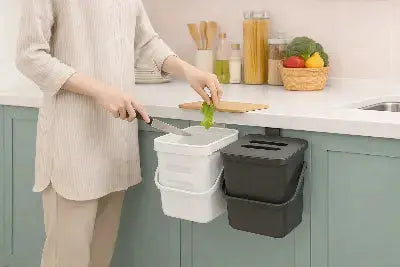 poubelle sous evier blanc noir suspendue cuisine pratique