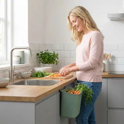 poubelle sous evier suspendue cuisine preparation pratique gain espace