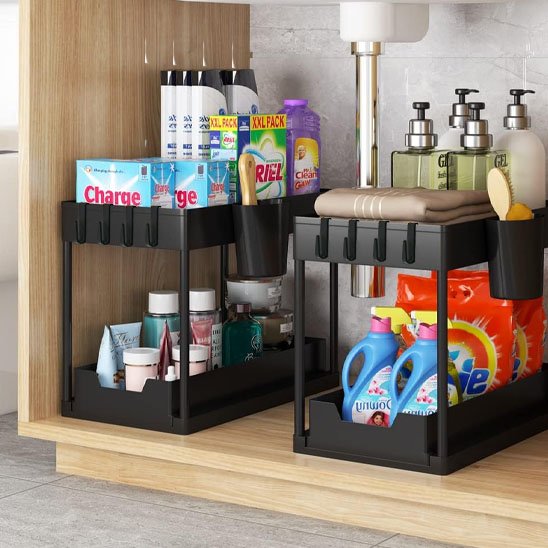 organisateursousevierenplastiquenoirremplideproduitsmenagersetaccessoiresdenettoyage